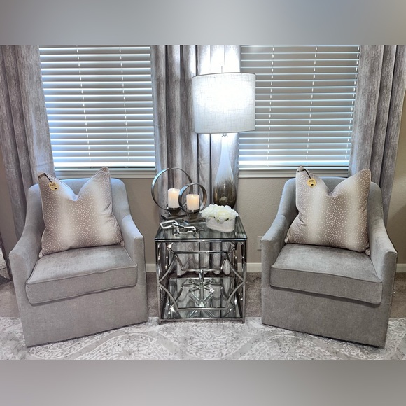 1-NWT CALLISTO HOME DECORATIVE PILLOW - Picture 3 of 16